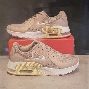 Nike Airmax women's size 8